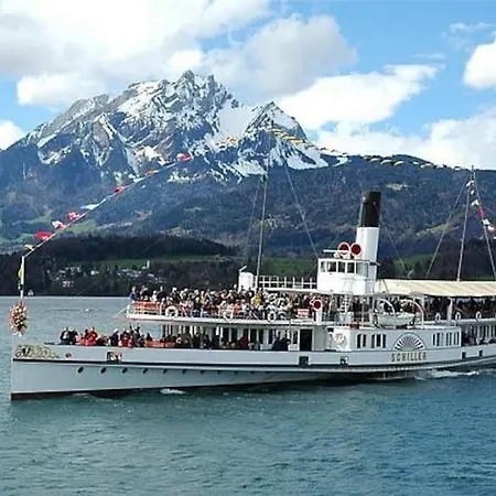 Romantisches In Der Yellow Lucerne