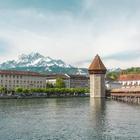 Romantisches In Der Yellow Lucerne