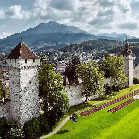 Romantisches In Der Yellow Lucerne